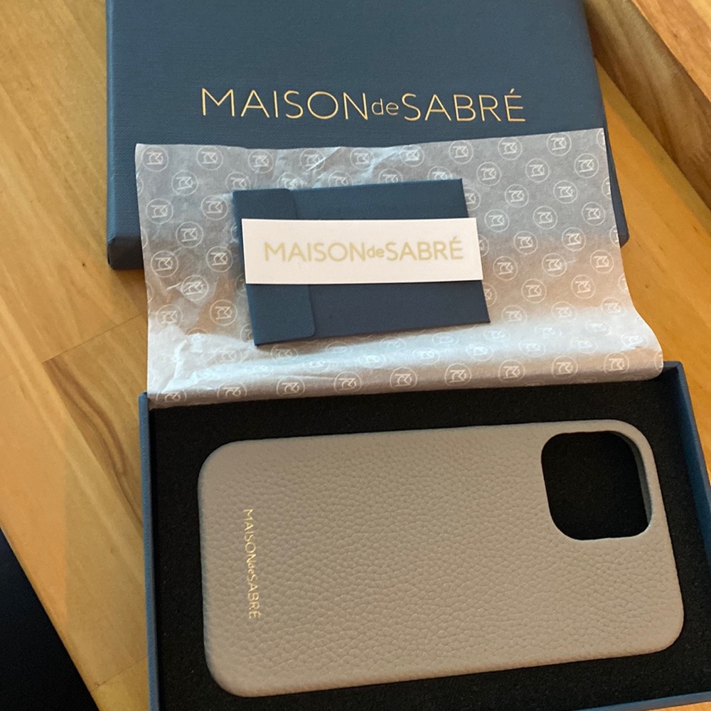Madison de Sabre iPhone 13 pro phone case